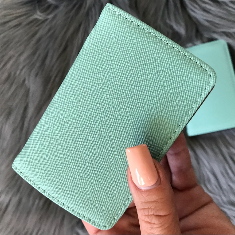 NWT 💎 Sophisticated slim structured cardholder - Picture 4 of 5